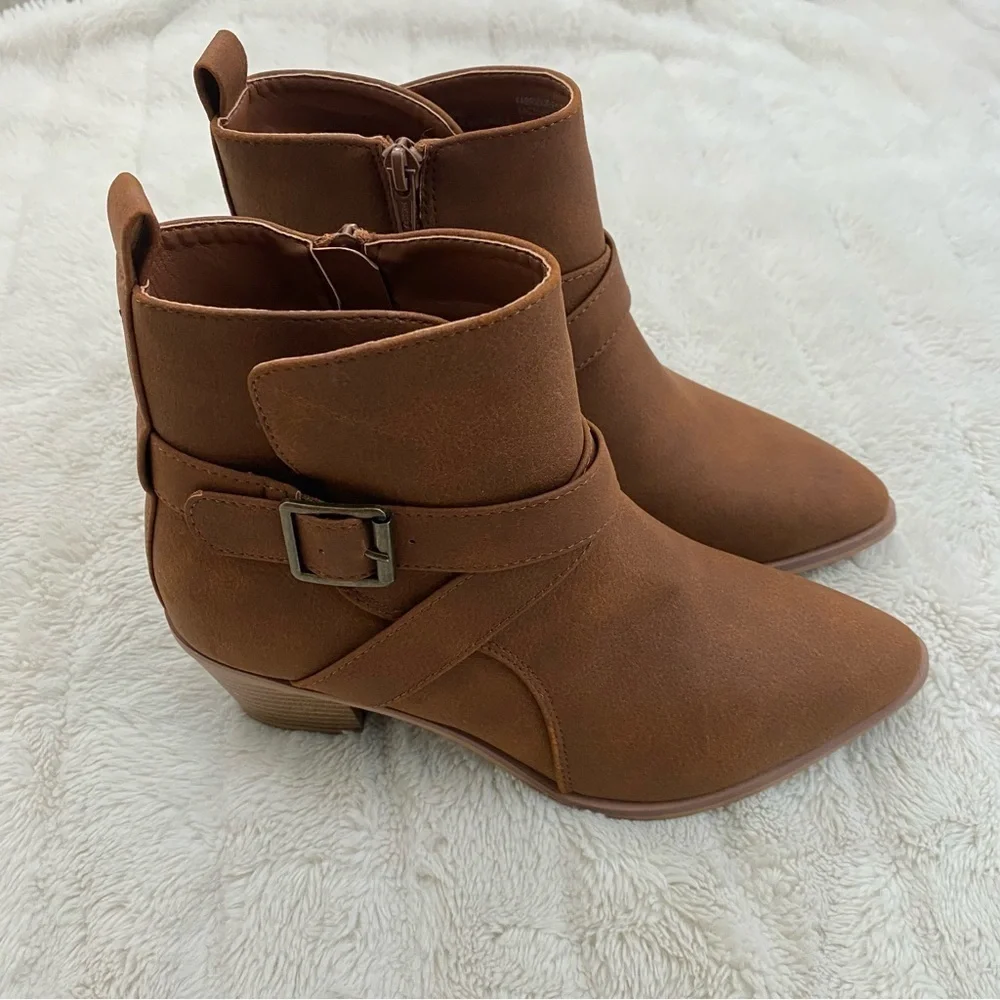 Maurices SuperCush Brown Tan Ankle Boots Booties w/ Buckle Accent Boho Size 7.5